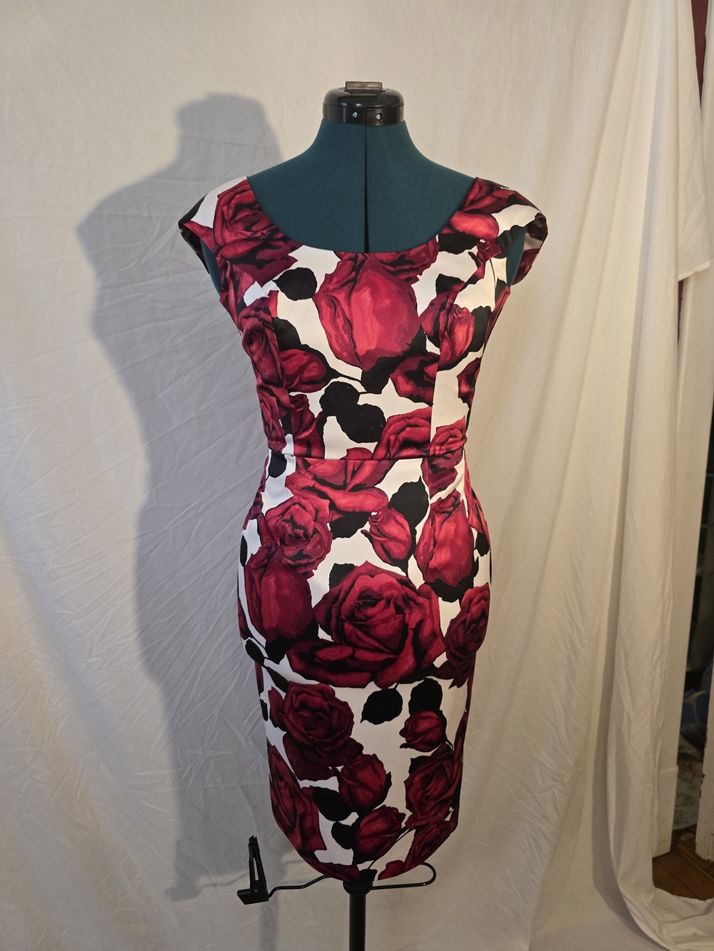 White House Black Market Red Rose-Print Sheath Dress